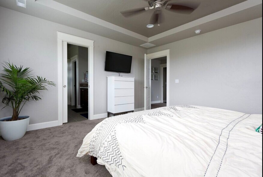 Master - 517 W Cagney St