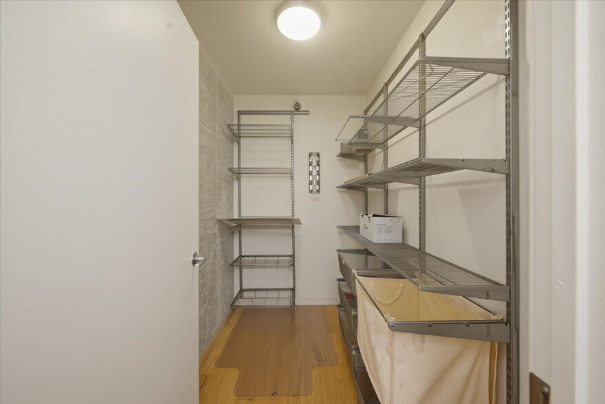 Building Photo - 235 W Van Buren St