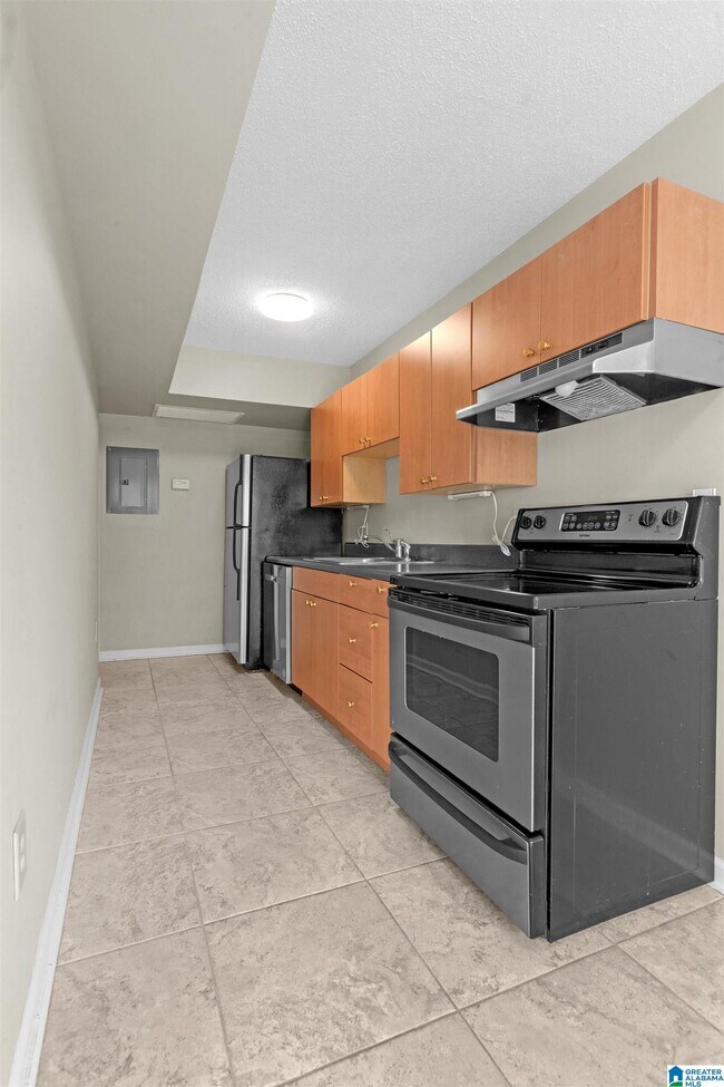 Building Photo - 2990 Rhodes Cir S