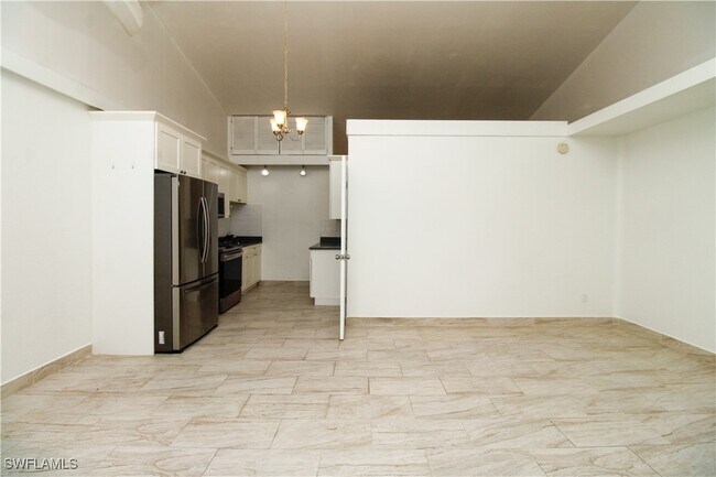 Building Photo - 826 Wiggins Pass Rd