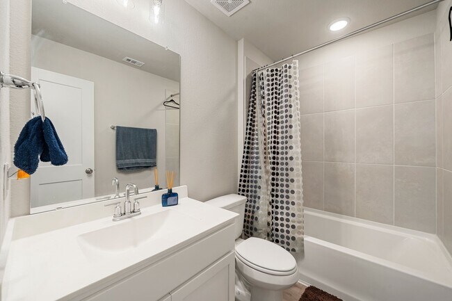 Building Photo - 21670 Wave Holw Dr