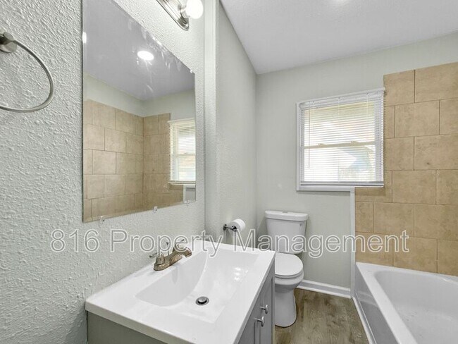 Building Photo - 2231 E 68th St