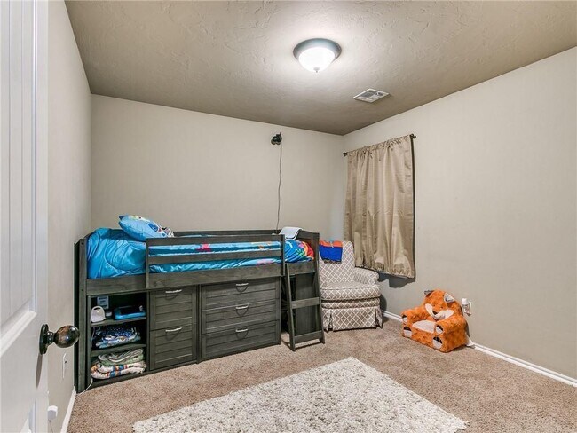 Building Photo - 517 Apple Tree Ln