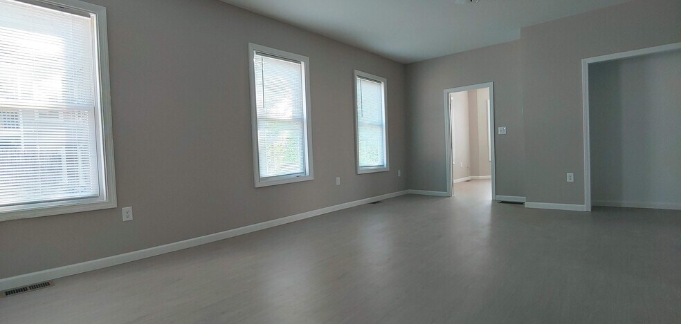Building Photo - 58 Paine St