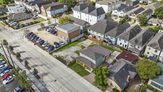 Building Photo - 1507 N Durham Dr