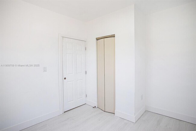 Building Photo - 2424 NW 7th Ct