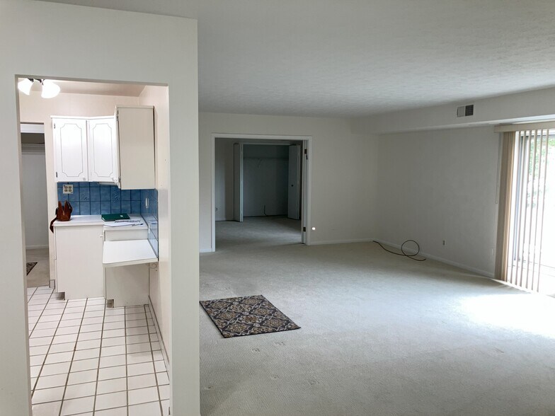 Building Photo - 2202 Acacia Park Dr