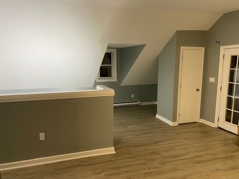 Building Photo - 515 Hollis Rd