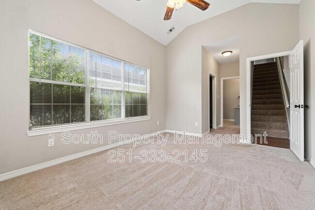 Building Photo - 2033 Post Oak Ct