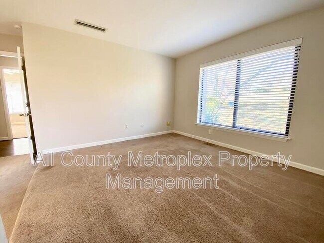 Building Photo - 1700 Crystal Way