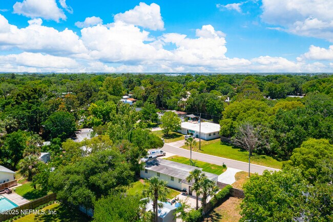 Building Photo - 1717 Sunset Dr