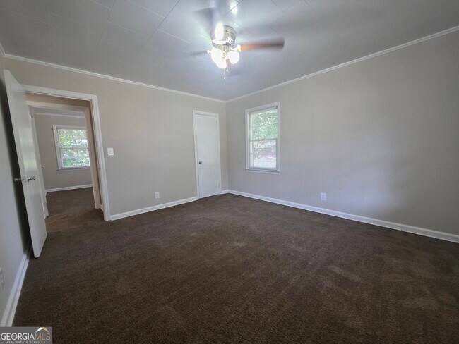 Building Photo - 2639 Tredway Dr