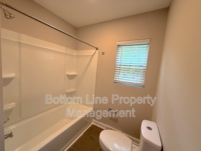 Building Photo - 4117 Oak Forest Dr
