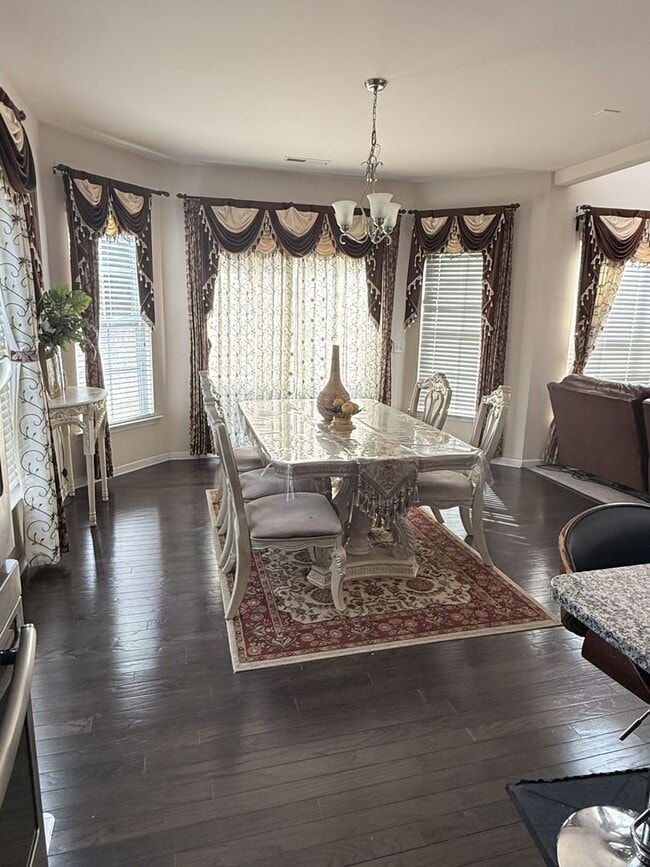 Building Photo - Beautiful 5BR home in Great School district