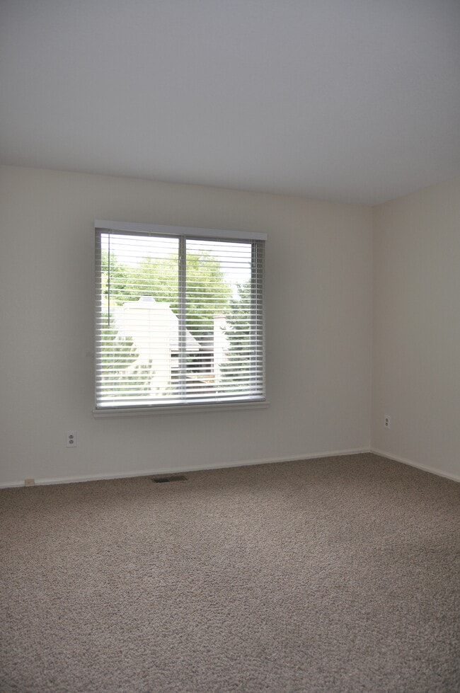 Building Photo - 1443 Briar Cir