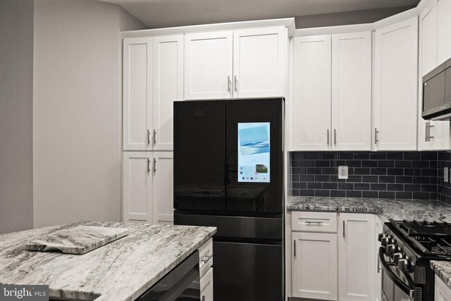 Building Photo - 9541 Center St