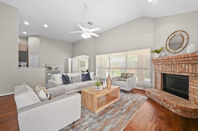 Building Photo - 905 Hunter's Creek Dr