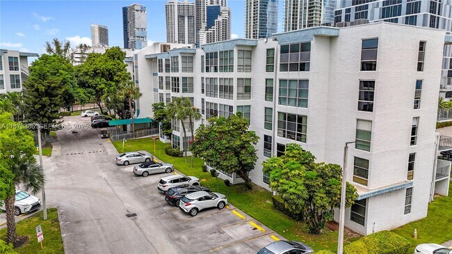 Building Photo - 17620 Atlantic Blvd