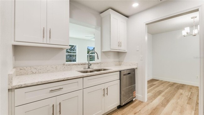 Building Photo - Beautiful Unit!  3/2 SINGLE FAMILY HOME