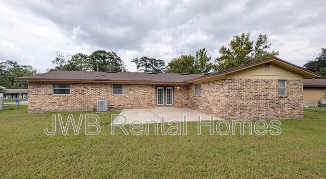 Building Photo - 1620 Bay Cir E