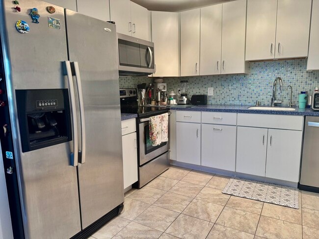 Building Photo - 1904 Bermuda Cir