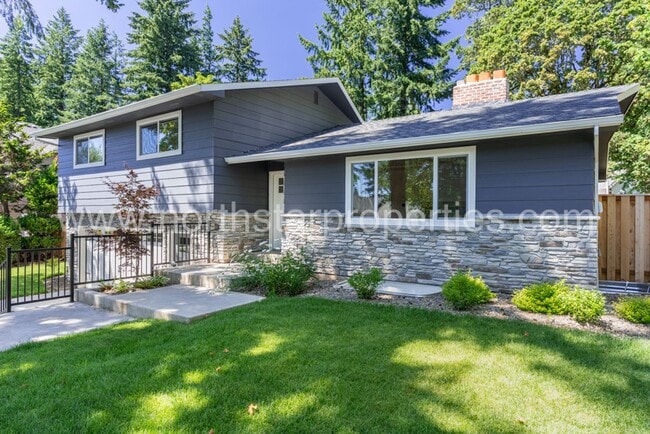 Building Photo - Exceptional Remodel Near Waluga Park