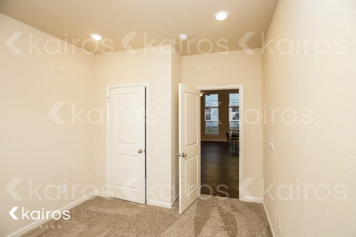 Building Photo - 10685 Bent Brook Dr