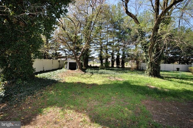 Building Photo - 432 N Coles Ave