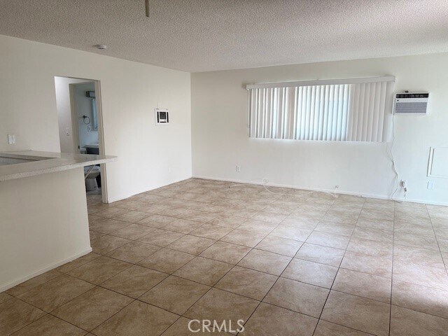 Building Photo - 685 E Vista Chino