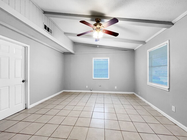 Building Photo - Beautifully Renovated 3-Bedroom Home with Spacious Backyard!