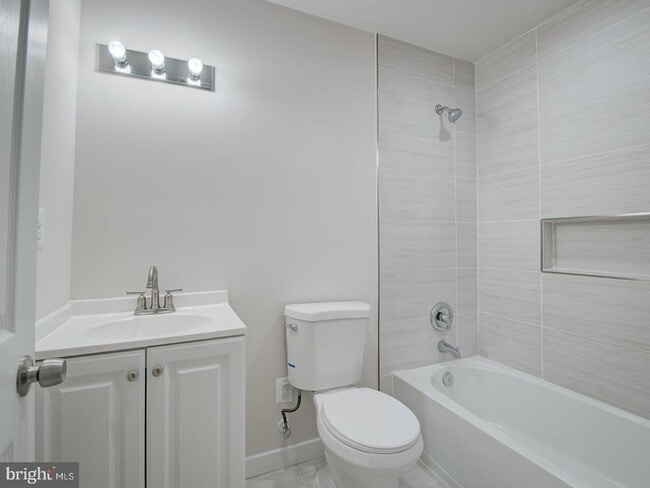 Building Photo - 14750 Jordan Ln