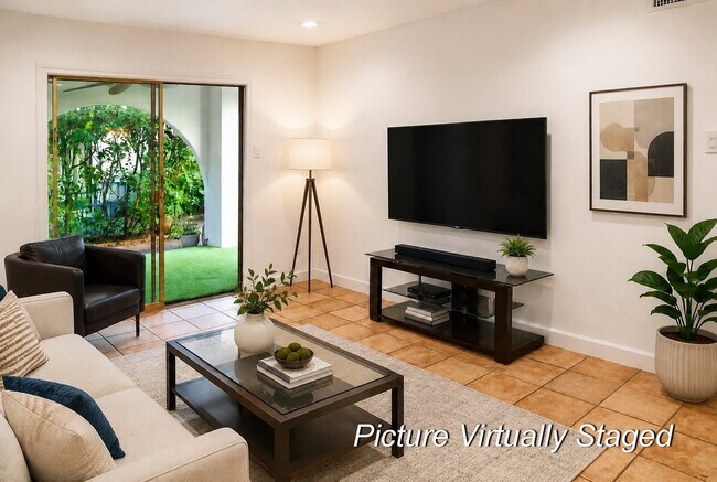 Building Photo - 2744 Briarhurst Dr