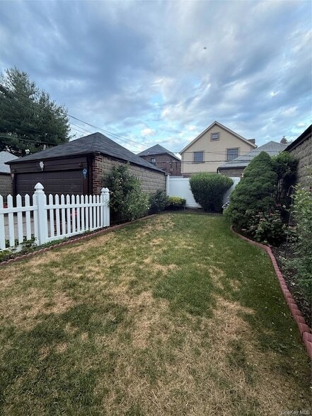 Building Photo - 63-127 Fitchett Street Unit 1FL