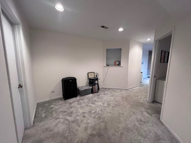 Building Photo - 2229 N Southport Ave