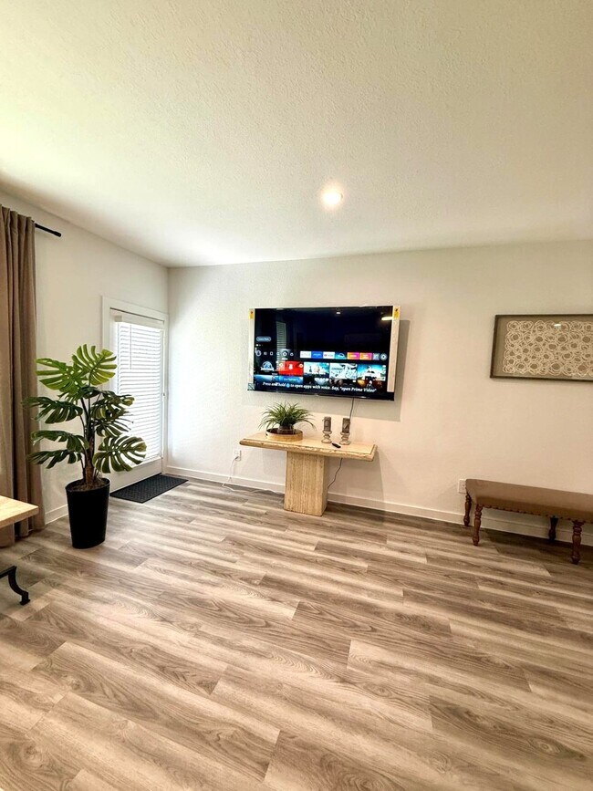 Building Photo - 12308 Greenwood St