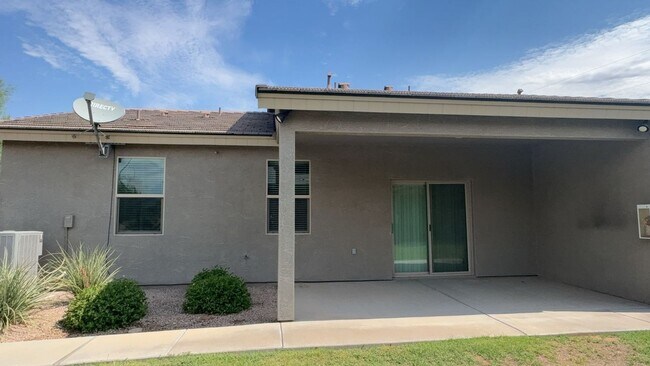 Building Photo - 2350 S Olivewood