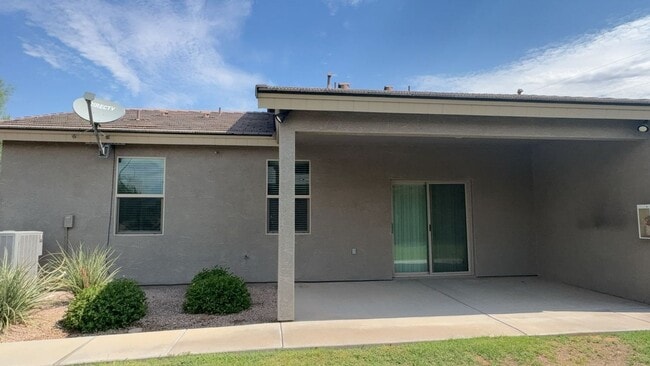 Building Photo - Gorgeous move-in ready home in 55+ Active Adult Community.