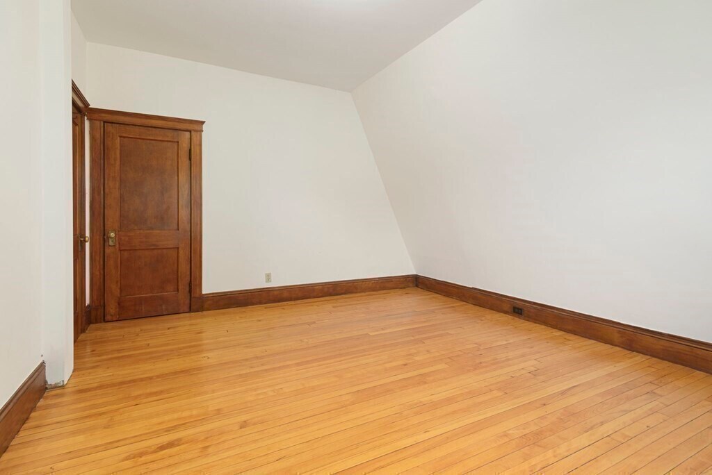 Building Photo - 38 Russell St