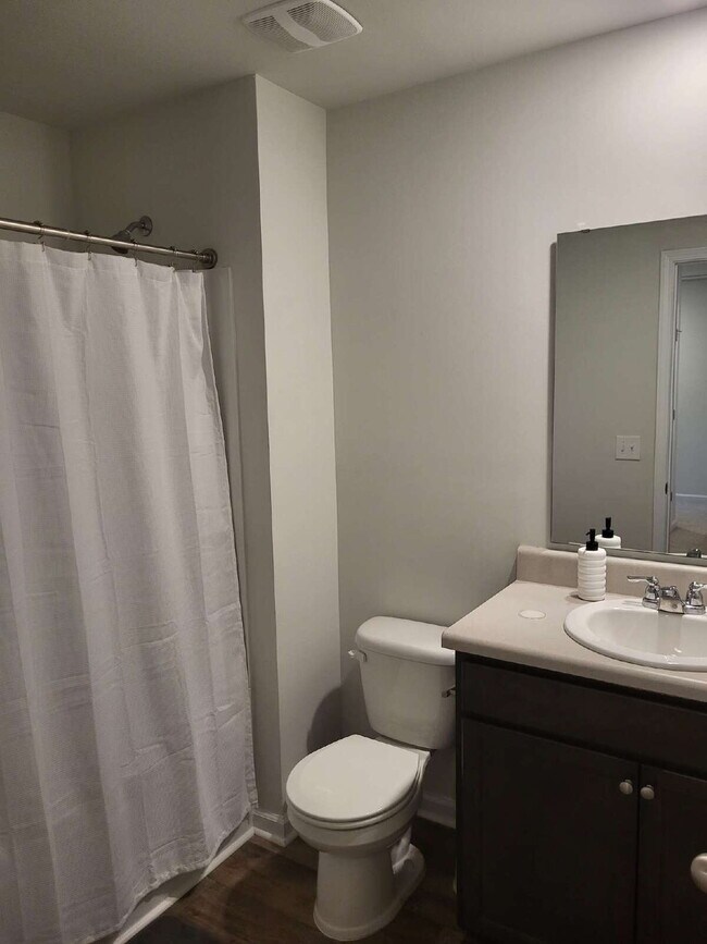 Building Photo - "Spacious Fully Furnished 4-Bedroom Townhouse in Summerville with 3 Full Baths – Your Perfect Fam...