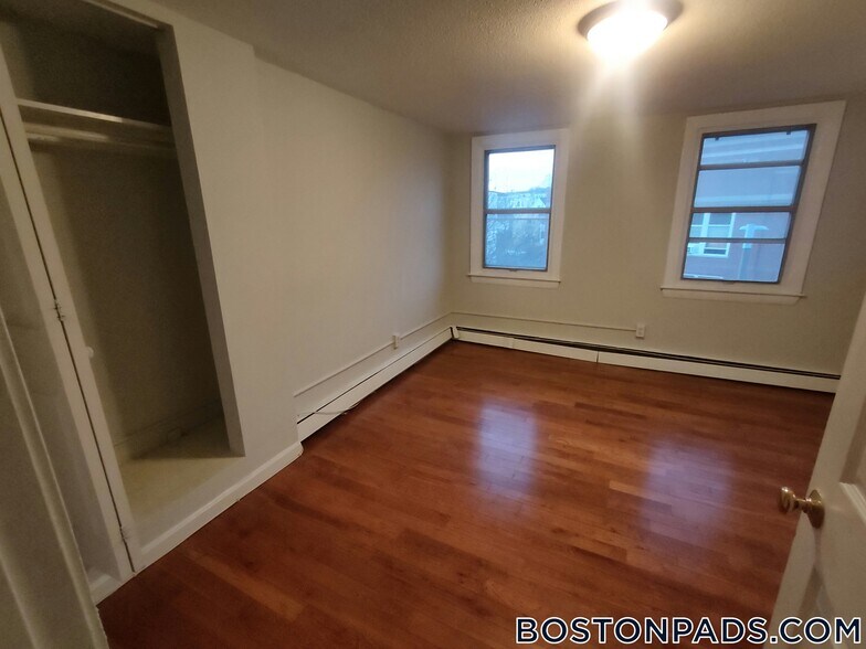 Building Photo - 247 Bennington St