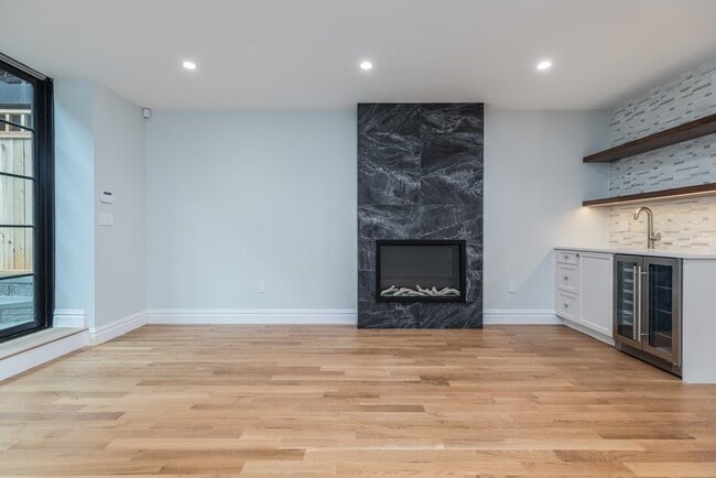 Building Photo - 131 W Newton St