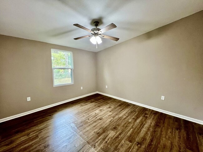 Building Photo - 5152 Enterprise St