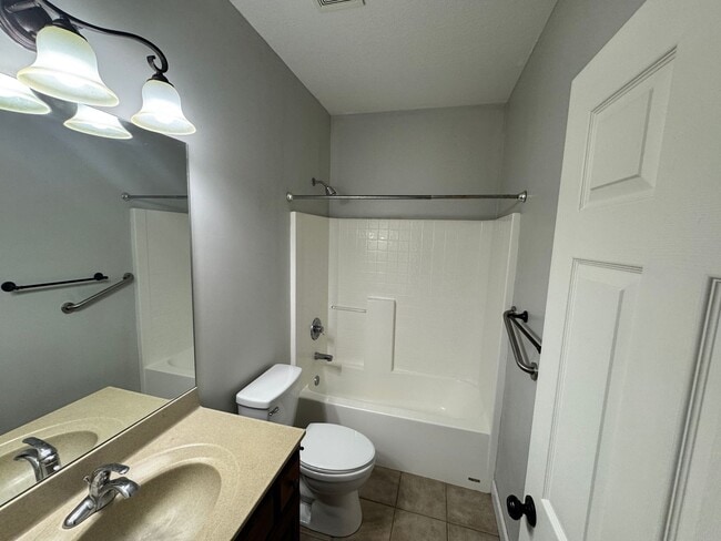 Building Photo - Welcome Home – Spacious East Side Living w...