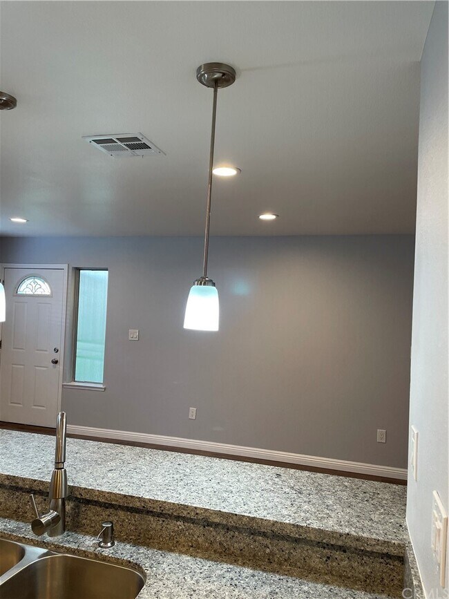 Building Photo - 139 Sinclair Ave