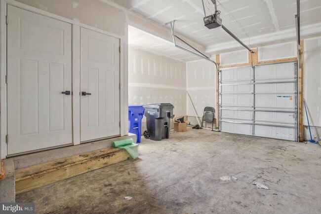 Building Photo - 8100 Miner St