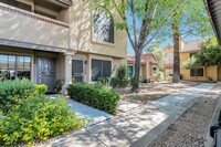 Building Photo - Fantastic townhouse 2 bed/2.5 bath in grea...