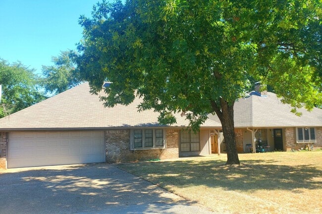 Primary Photo - Whitehouse ISD! Beautifully Updated 3 Bedroom, 2 Bath Home