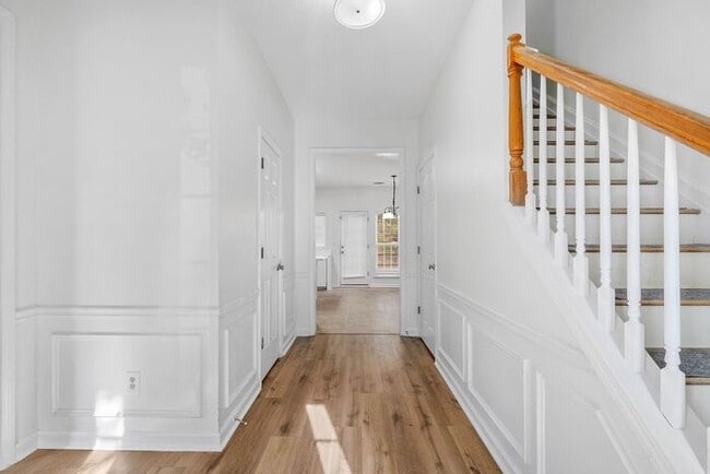 Building Photo - 5840 Haterleigh Dr