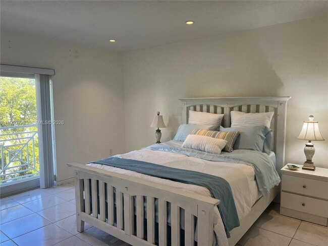 Building Photo - 255 Sunrise Dr