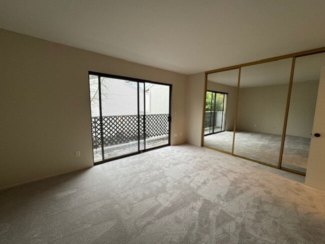 Building Photo - 2 BR 1.5 BA townhome in Walnut Creek-move-in ready!